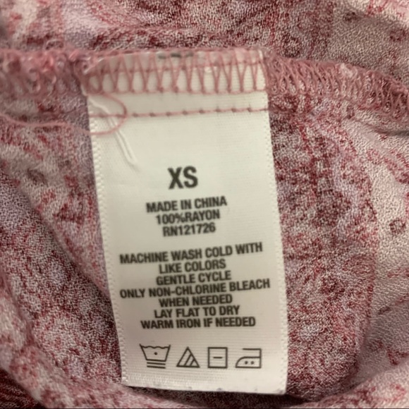 5/$25 Sale ☀️ Aero Boho Hippie Paisley Halter Top - Picture 3 of 5